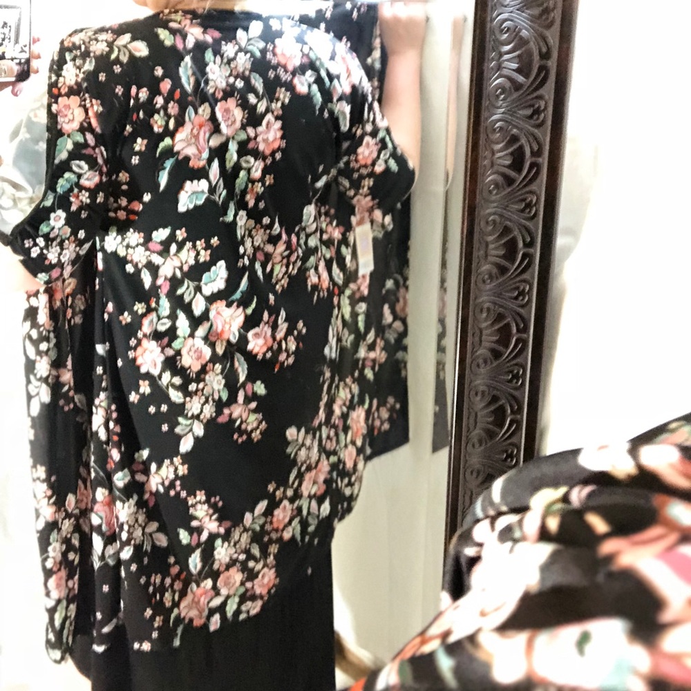 Small slinky kimono Shirley NWT black floral